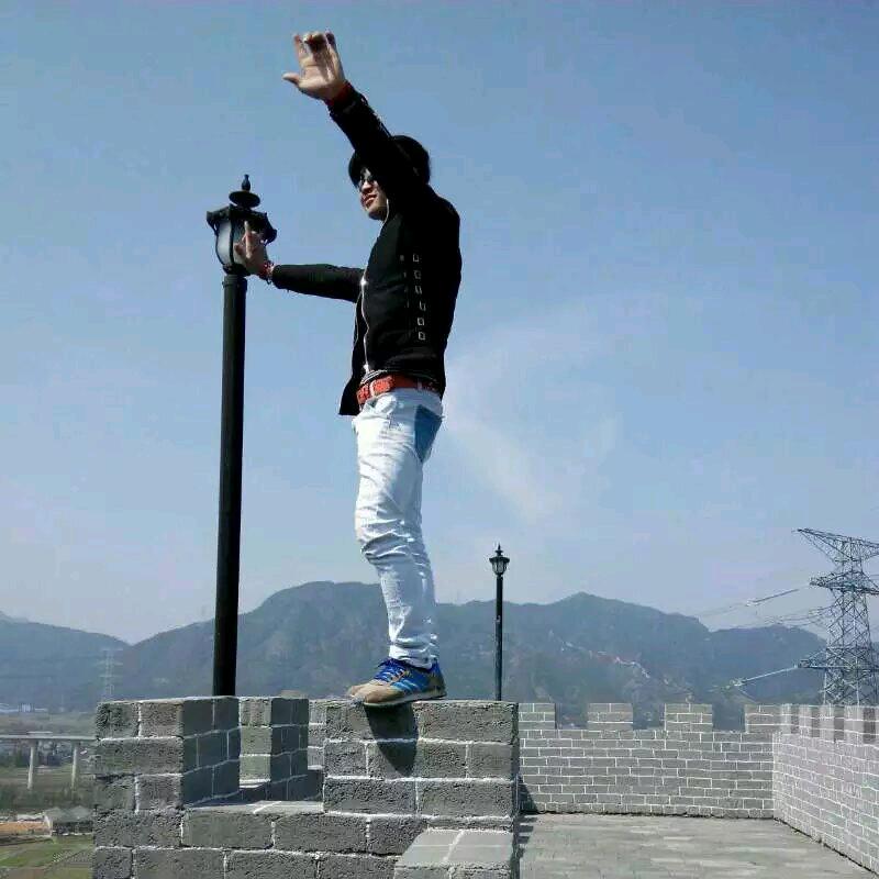 肖伟