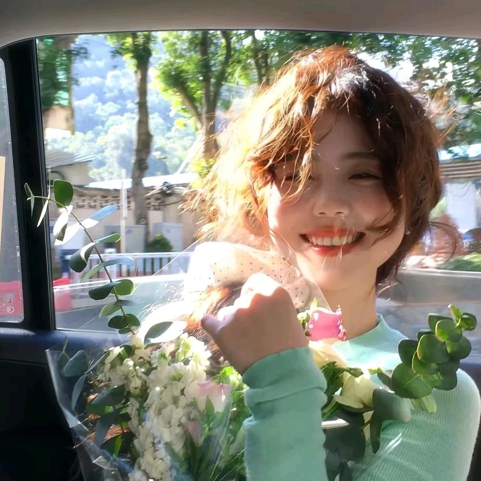 黑吧啦啦🍄吃菌子