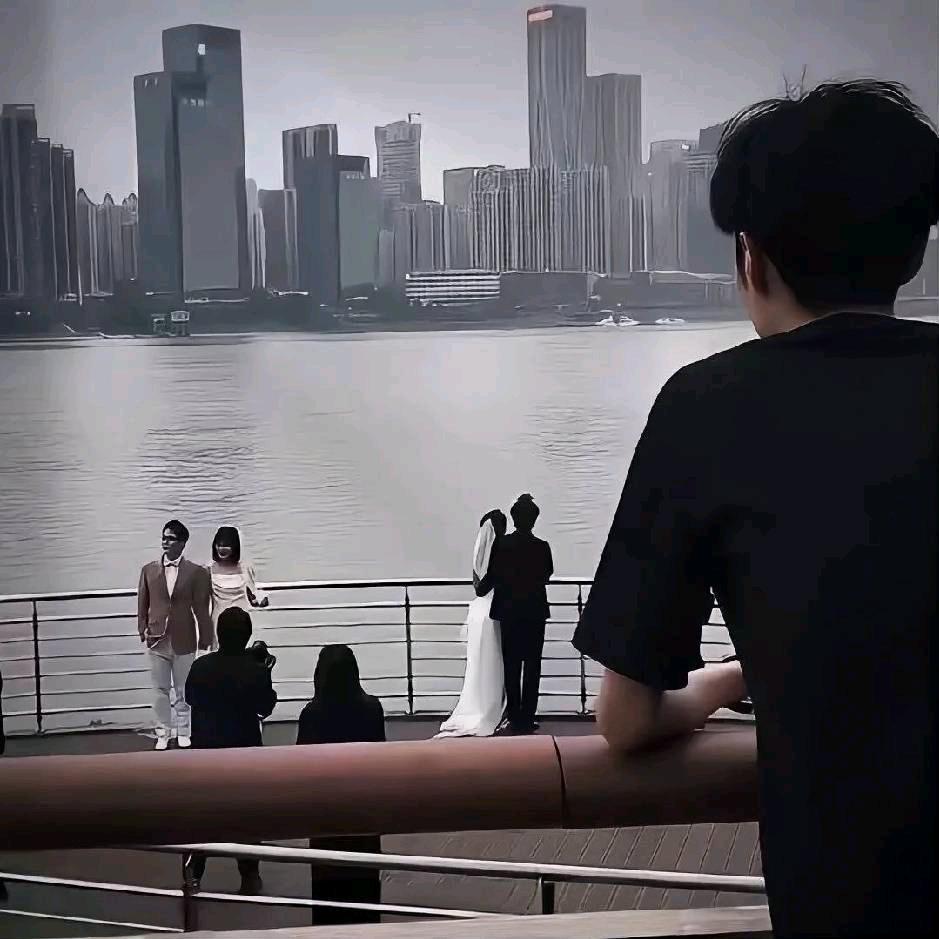 桑稚.