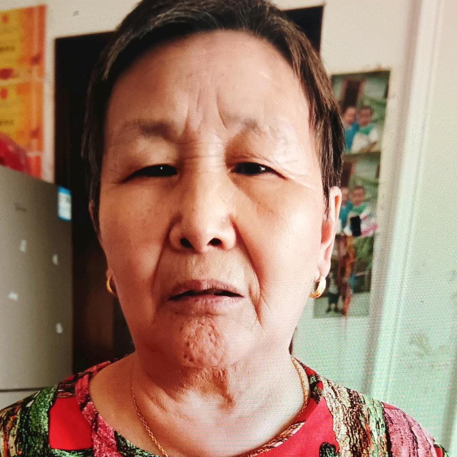 美丽的何