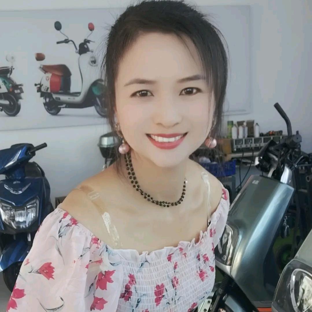 双港80后卖车阿姨
