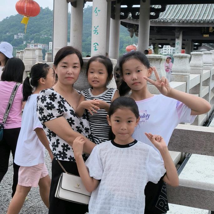 家有三千金