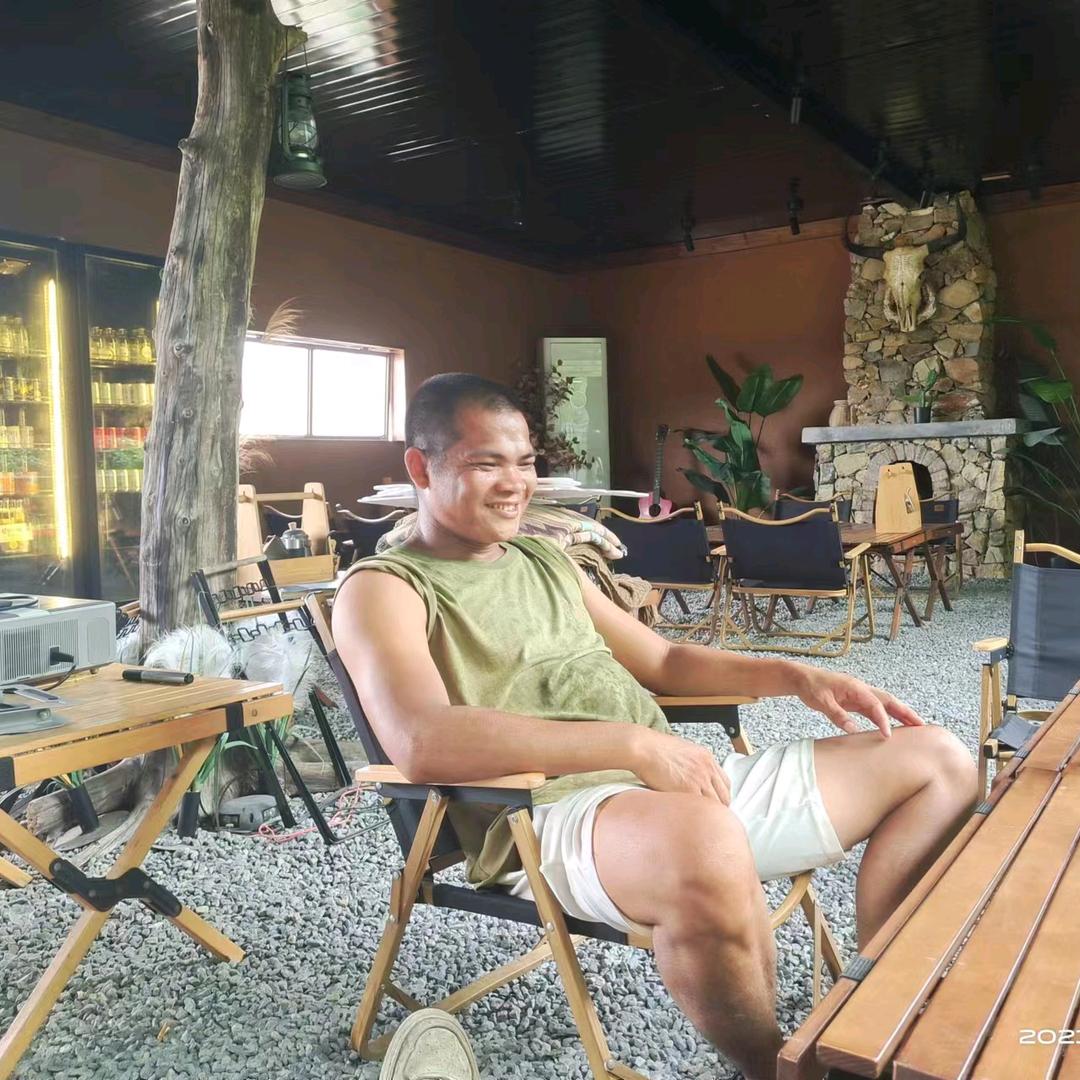 人生要努力，愿意跟你们学习