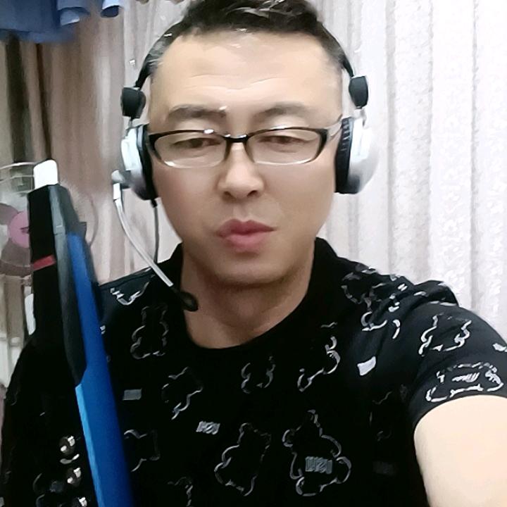 音乐人美男子电吹管