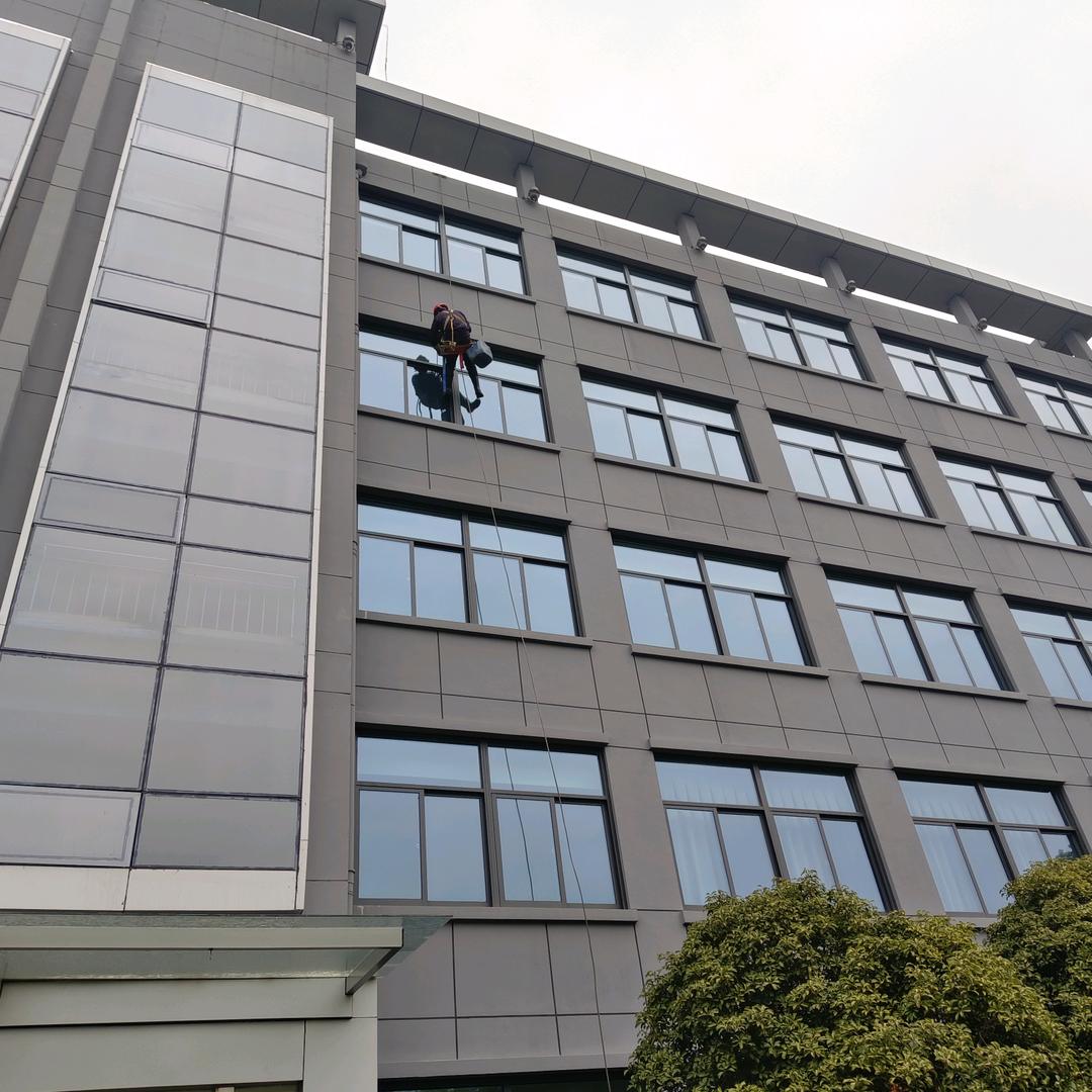jⅰanguO保洁，美缝，外墙清洗