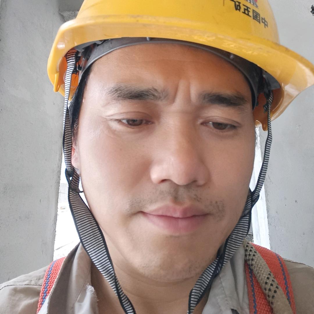 曾不凡负重前行