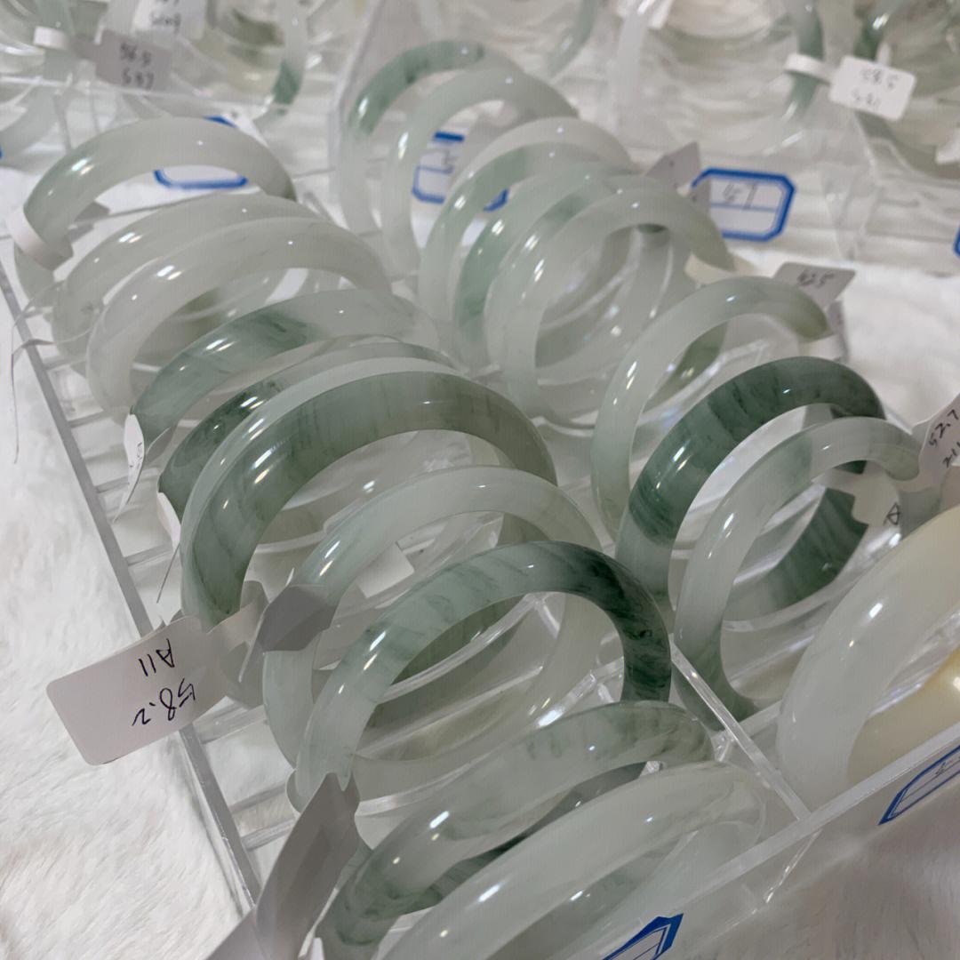 天山翠玉镯甄选