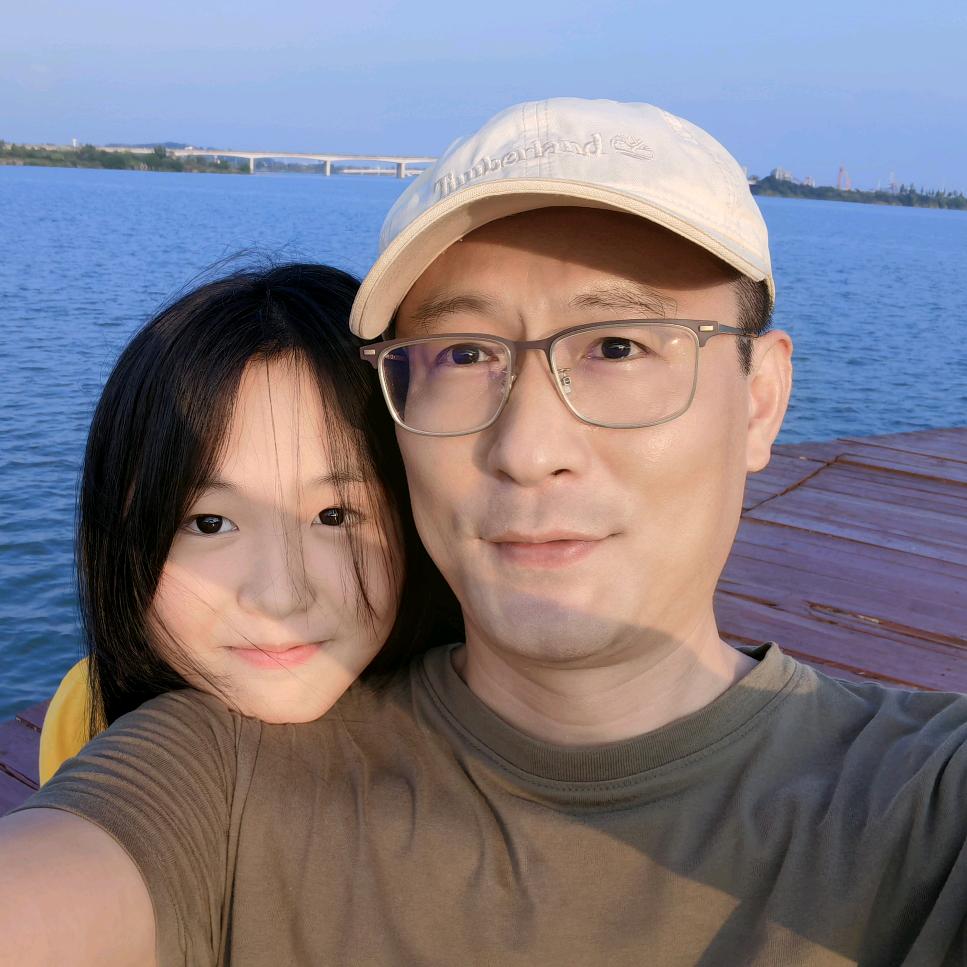 略懂大叔（早九随缘直播）