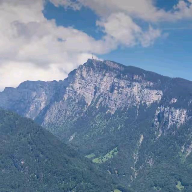 知山见雾