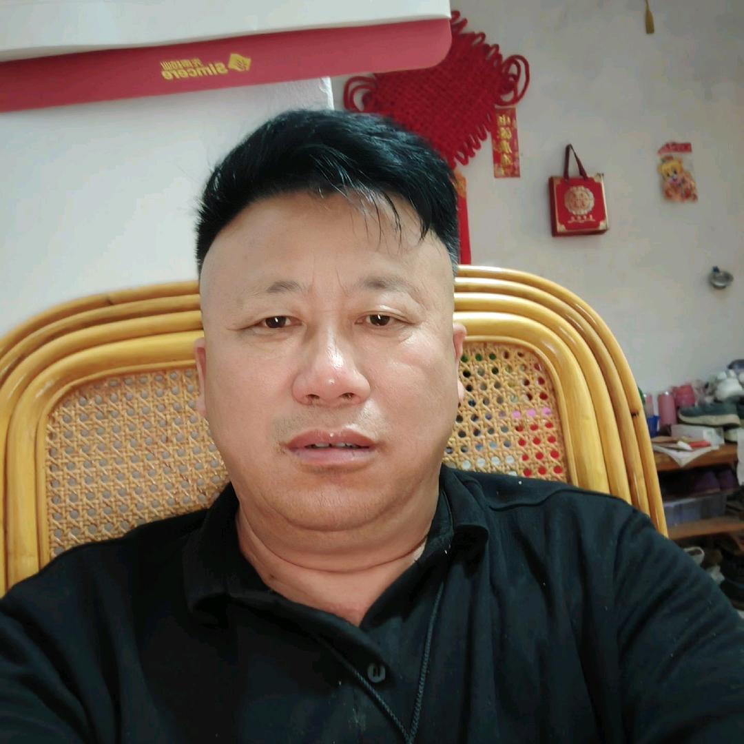 明星哥，每天晚上21点30分，开直播，