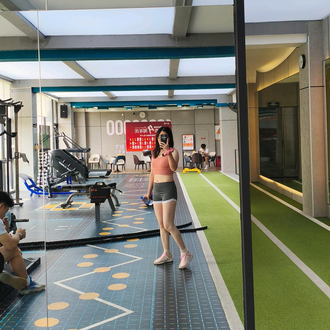 爱健身的水果13妹
