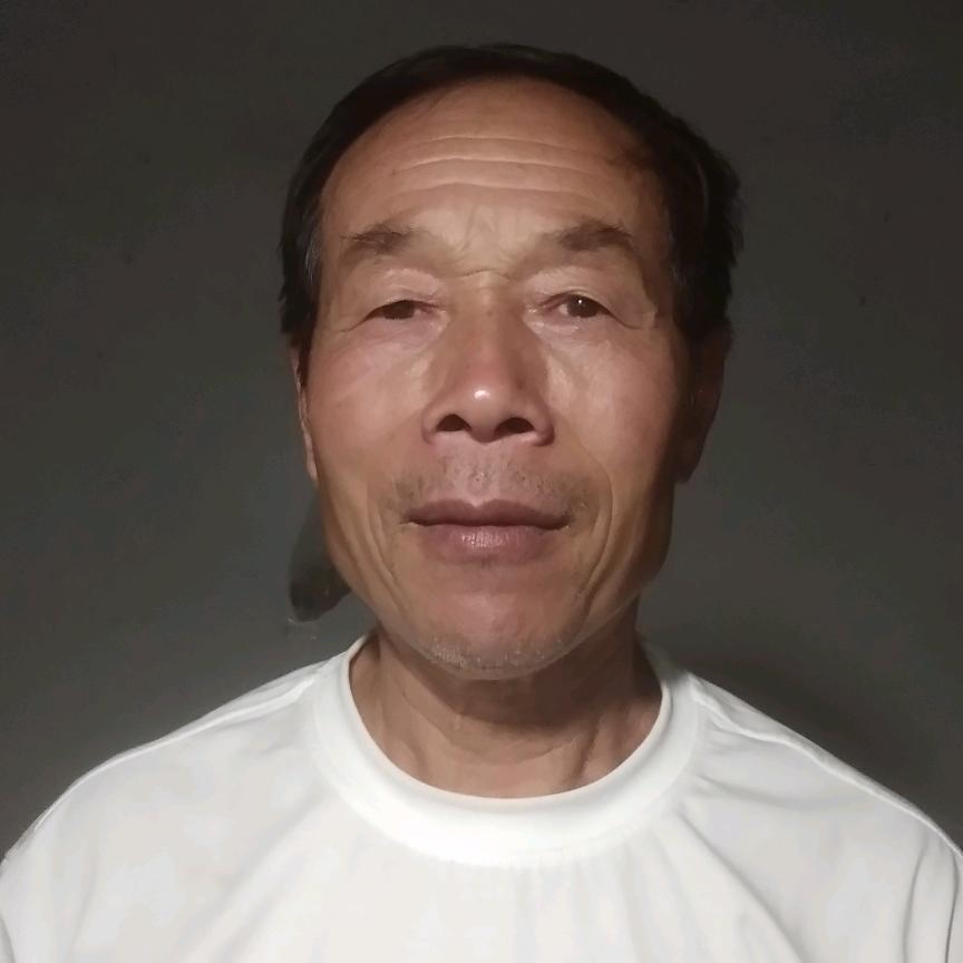 爱听戏的老头