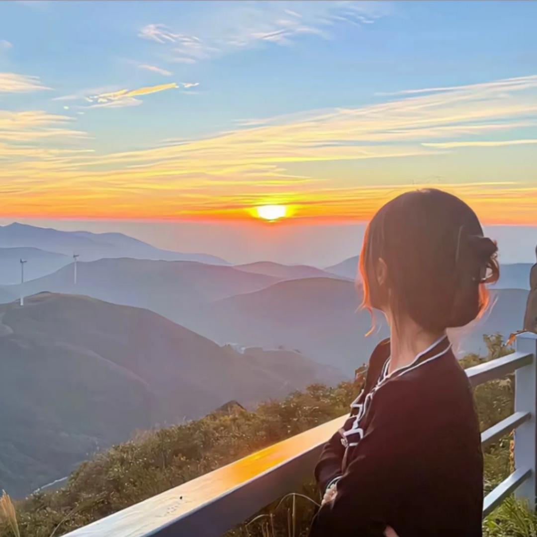 李清醒。