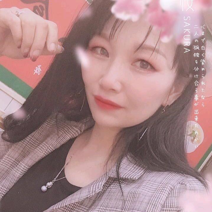 开叉车的梅子