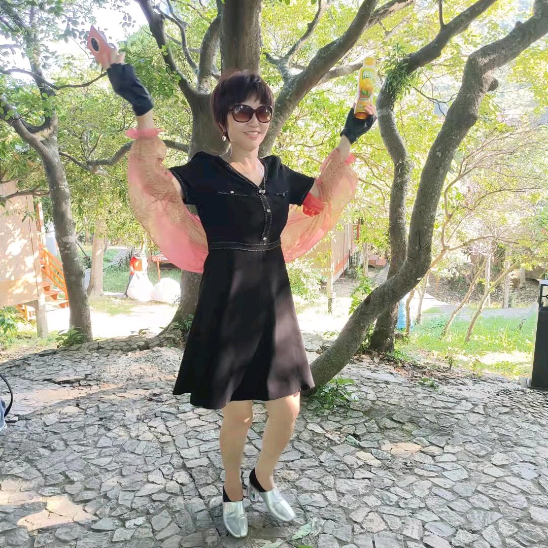 小富婆 下午1点10分开播