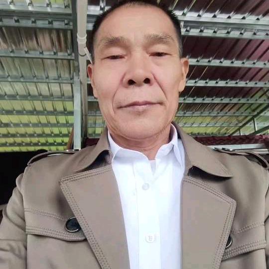 快乐哥，（唱山歌）中午十一点开播谢谢关注