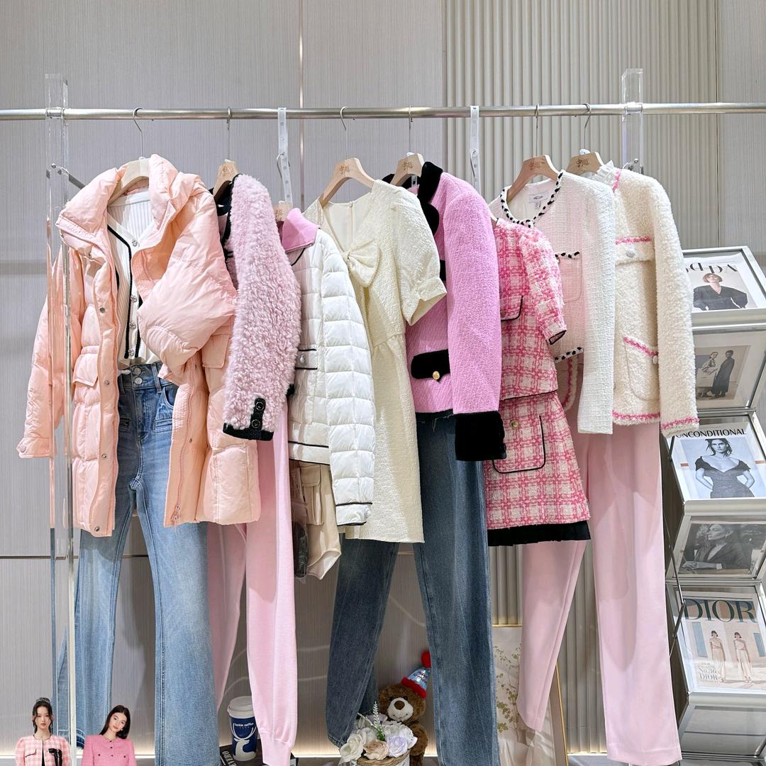 广州宁越服饰品牌折扣女装小鄧