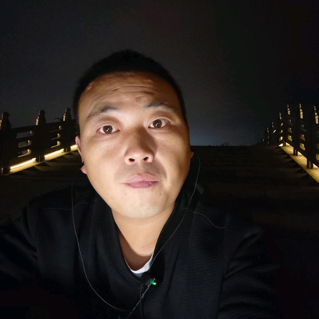 东东晒黑了