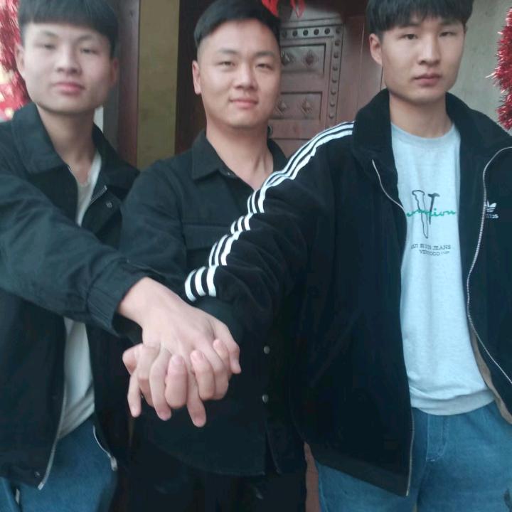 三个儿子的爸