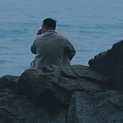 心疼的抱住胖胖的自己