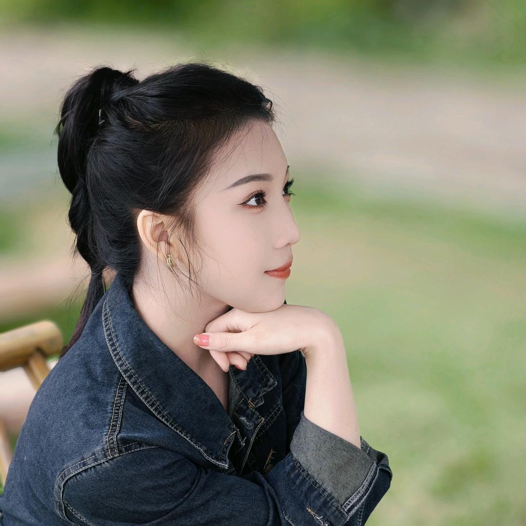 李 锦 玟