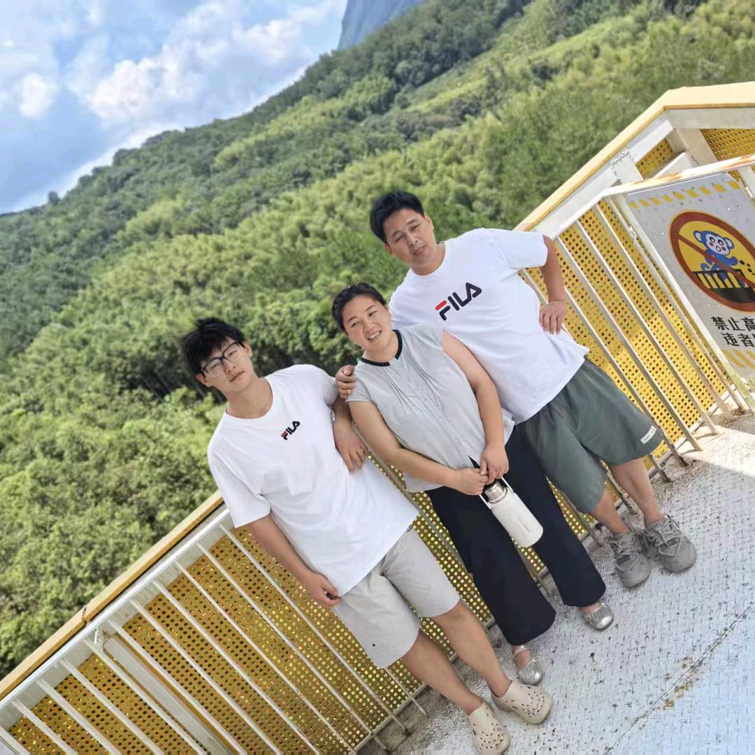 幸福的一家三口（伟彦柏）