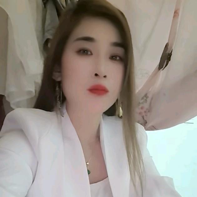 我是一个单身女人。我的心被伤痛。