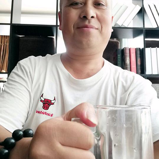 大瑶介绍所：工作。婚姻。二手房。龙哥