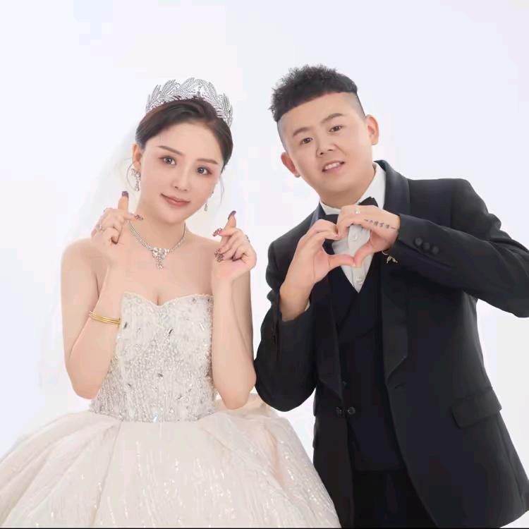 小邱爱抱丹