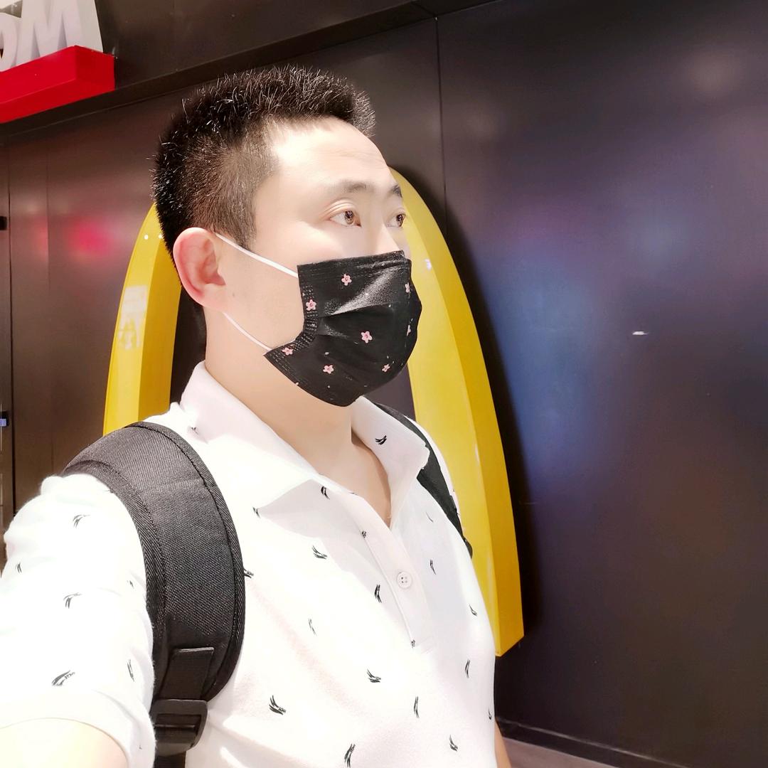 牛马群里的彭于晏