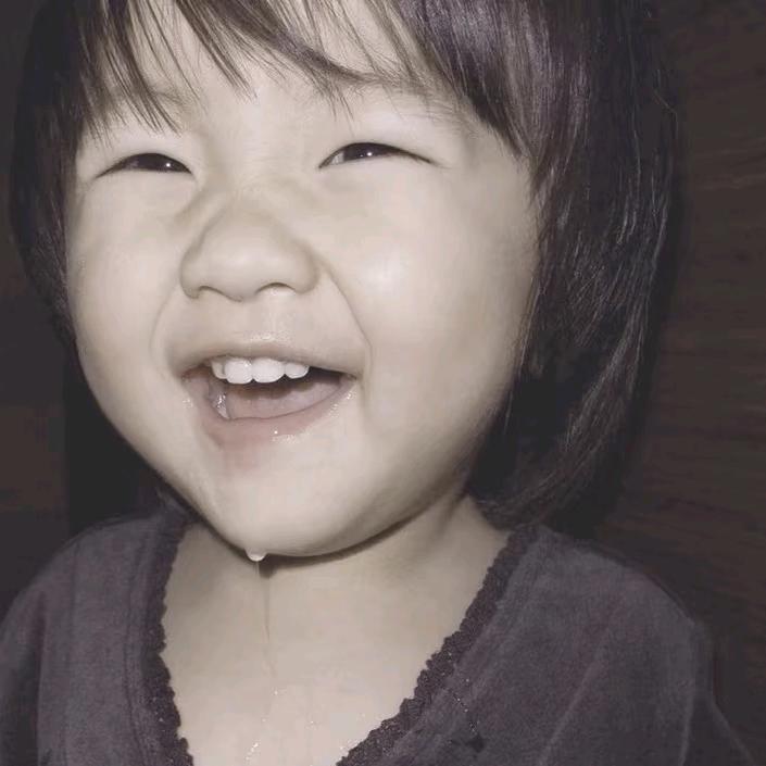 我用花瓣包扎伤口假装血没往外流