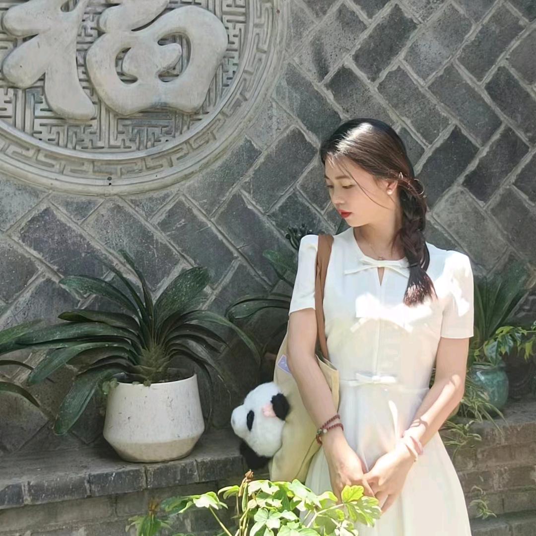 娆娆大王的小跟班