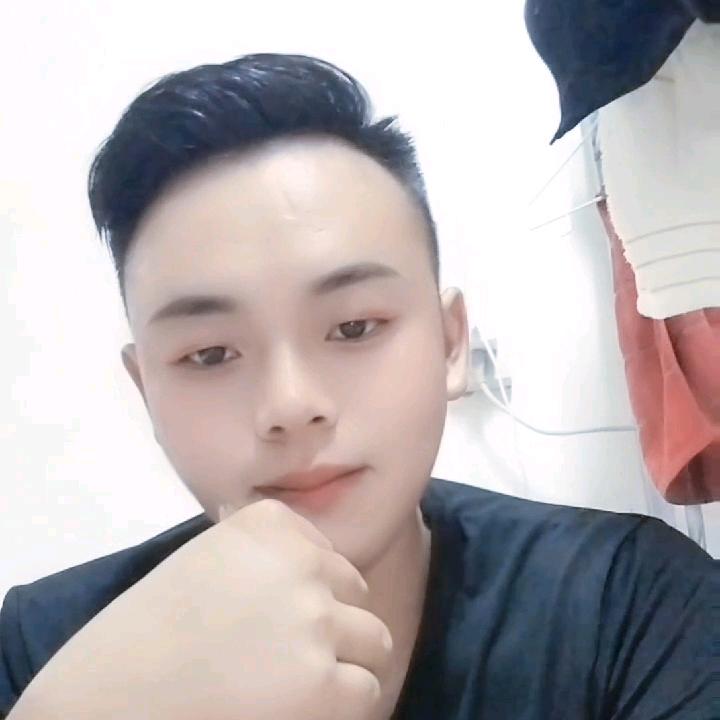 90后小男孩