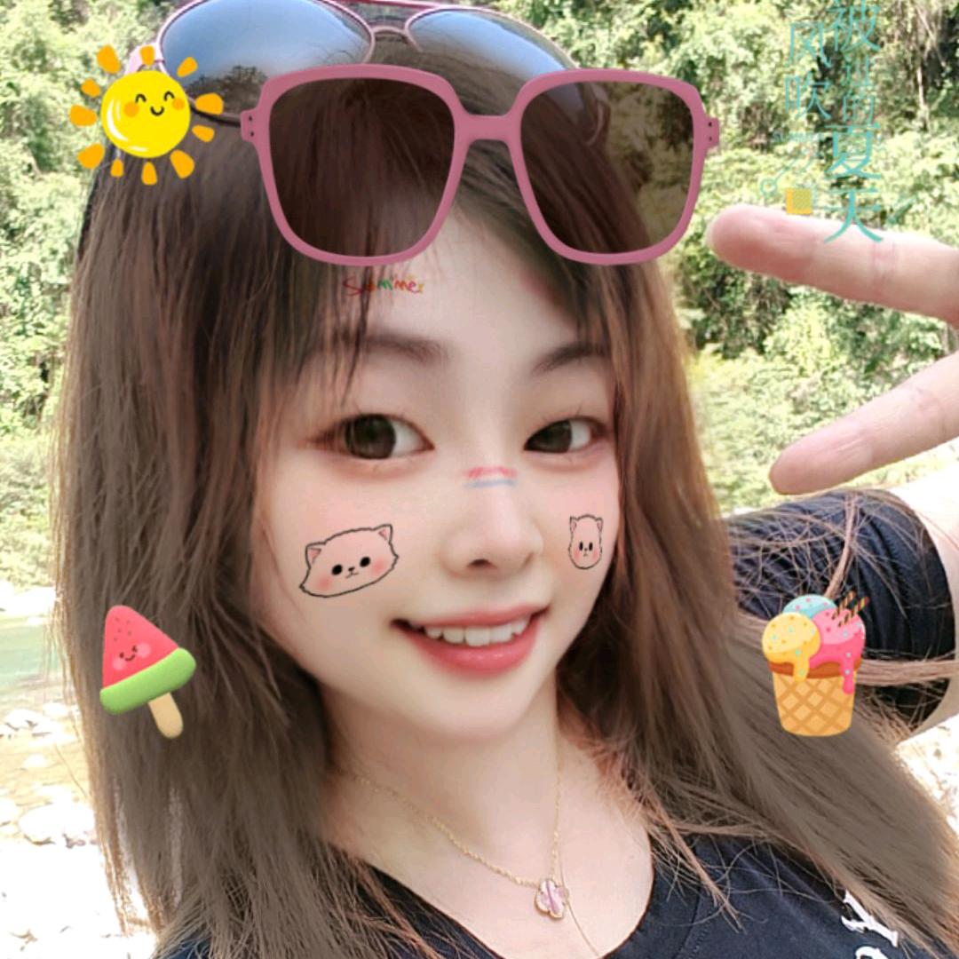 戴着耳机听世界