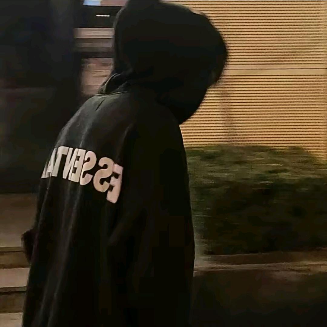972-