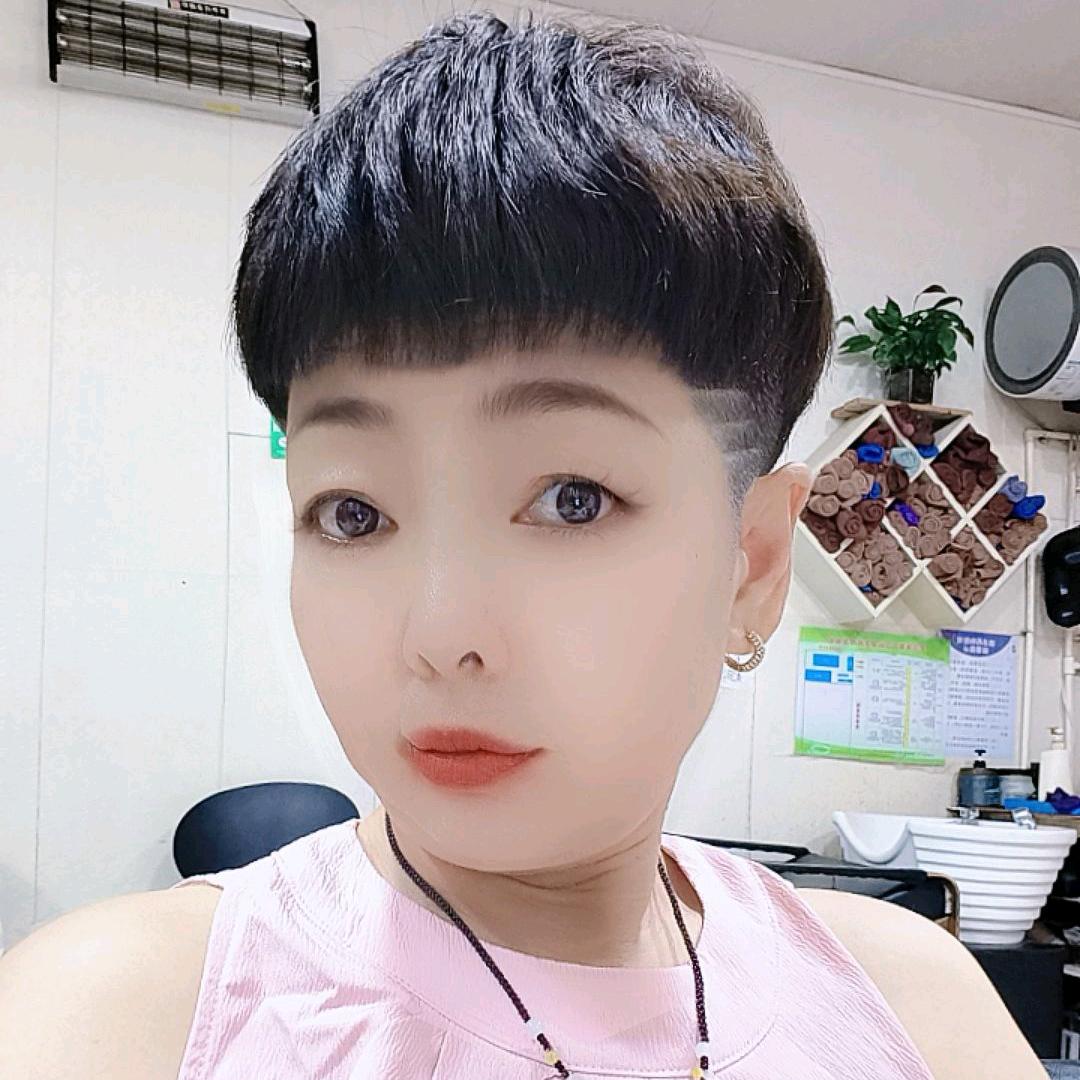 侯姐（商品厨窗）