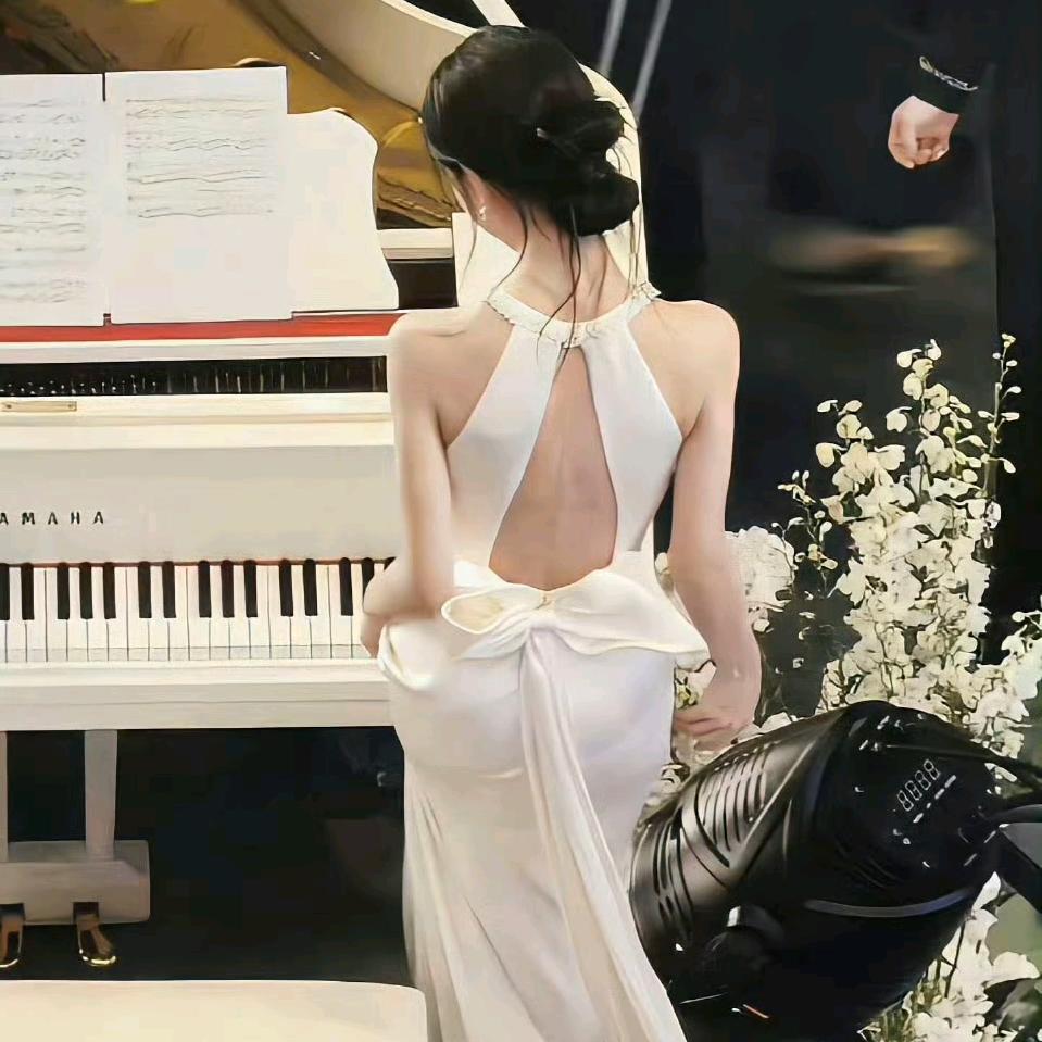 四月浮薇