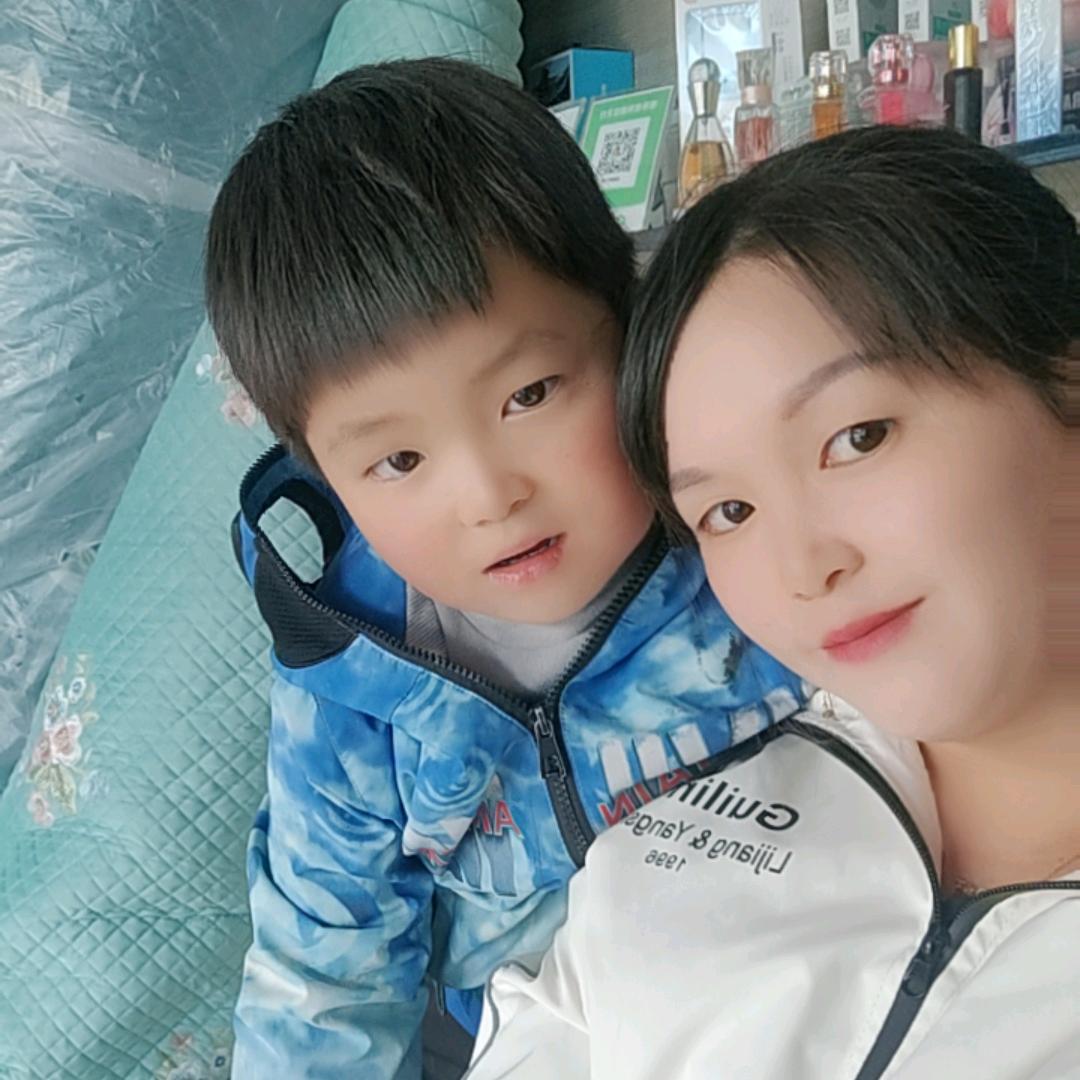 昆明辉煌货车音响装饰君来停车场