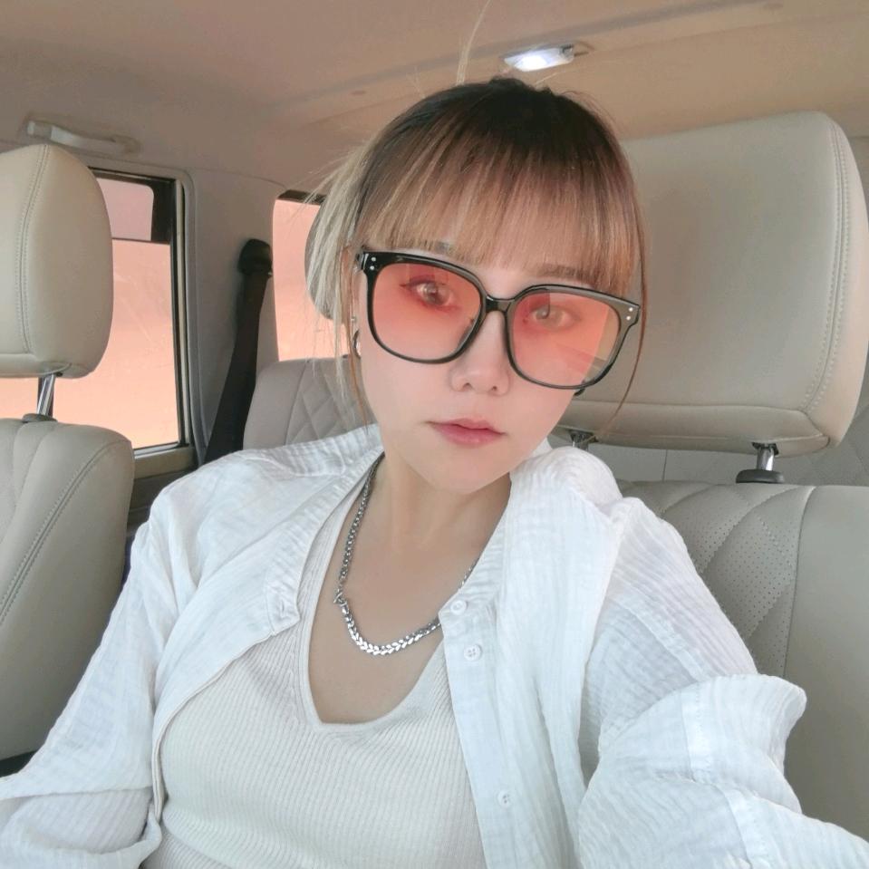→@Maggie