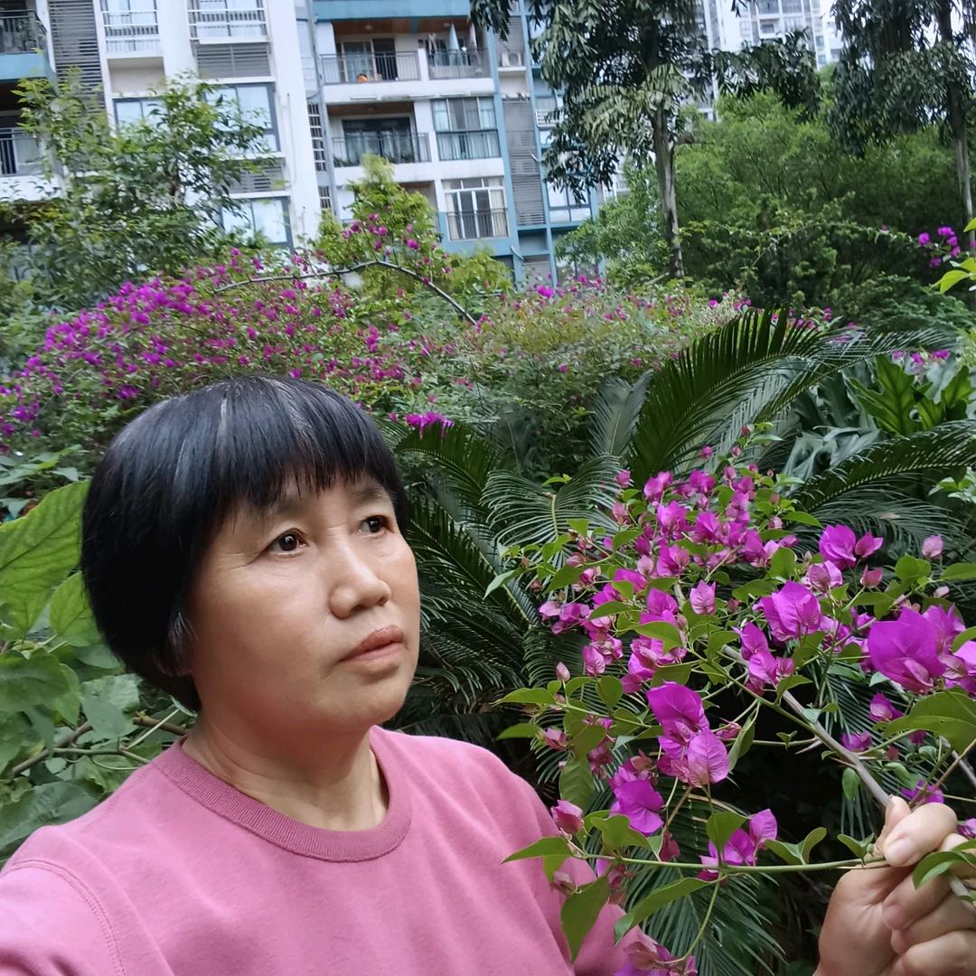 蓝天。