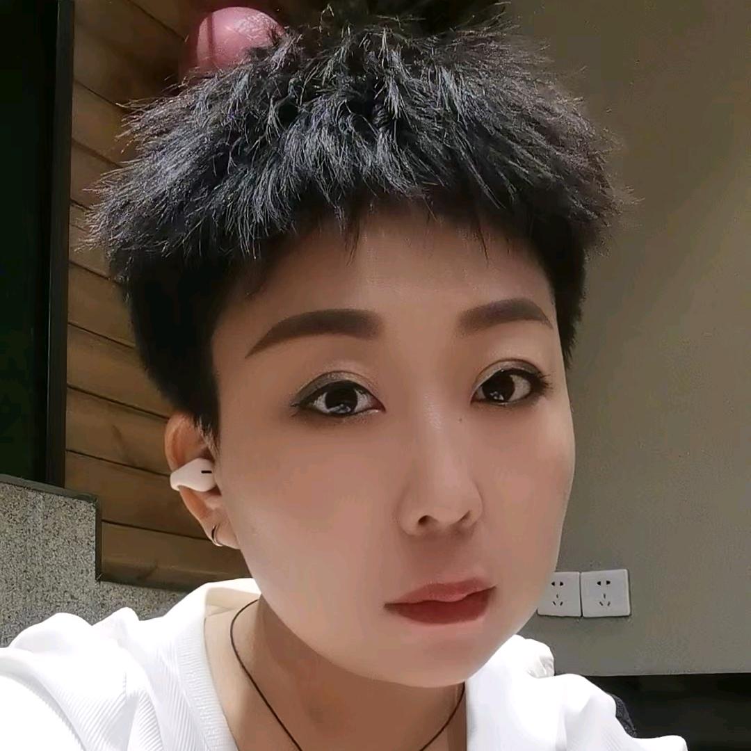 孩子王彤彤