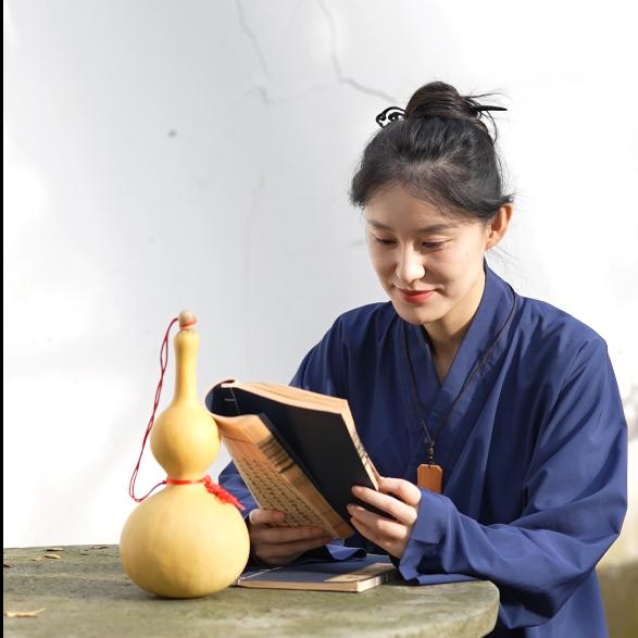 清岚若芷