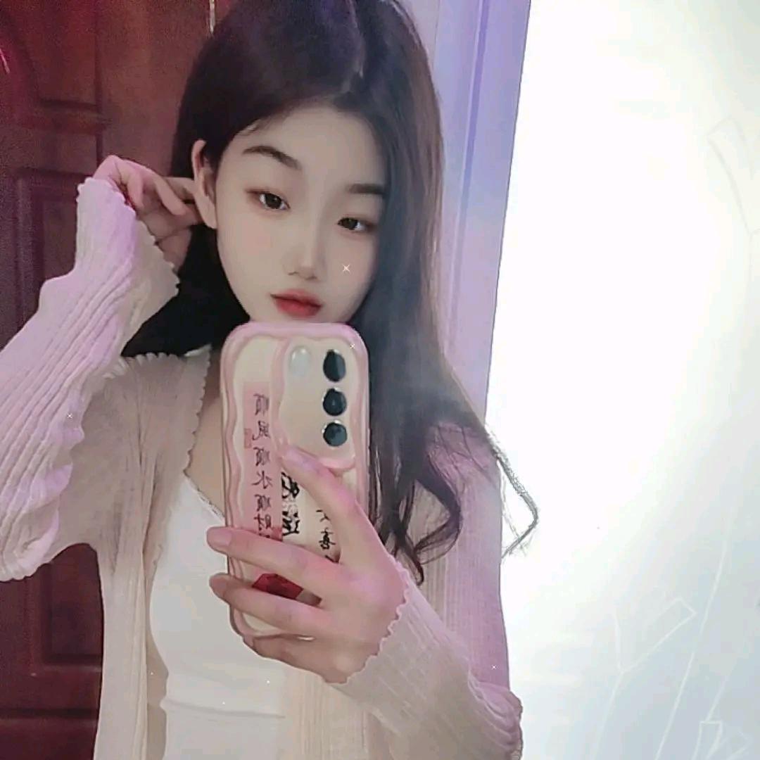 冷色系里的一抹暖色调