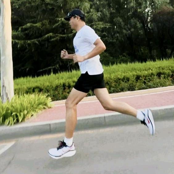 顾小宝(跑hu)追风少年
