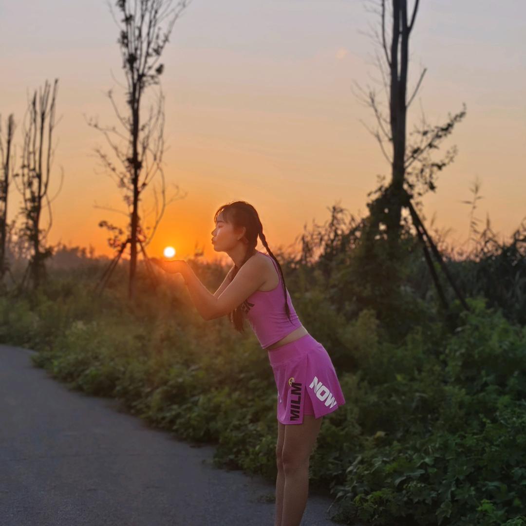 迎着太阳☀️追着光