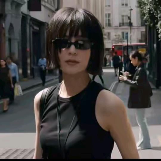 华吉言（气质女装）