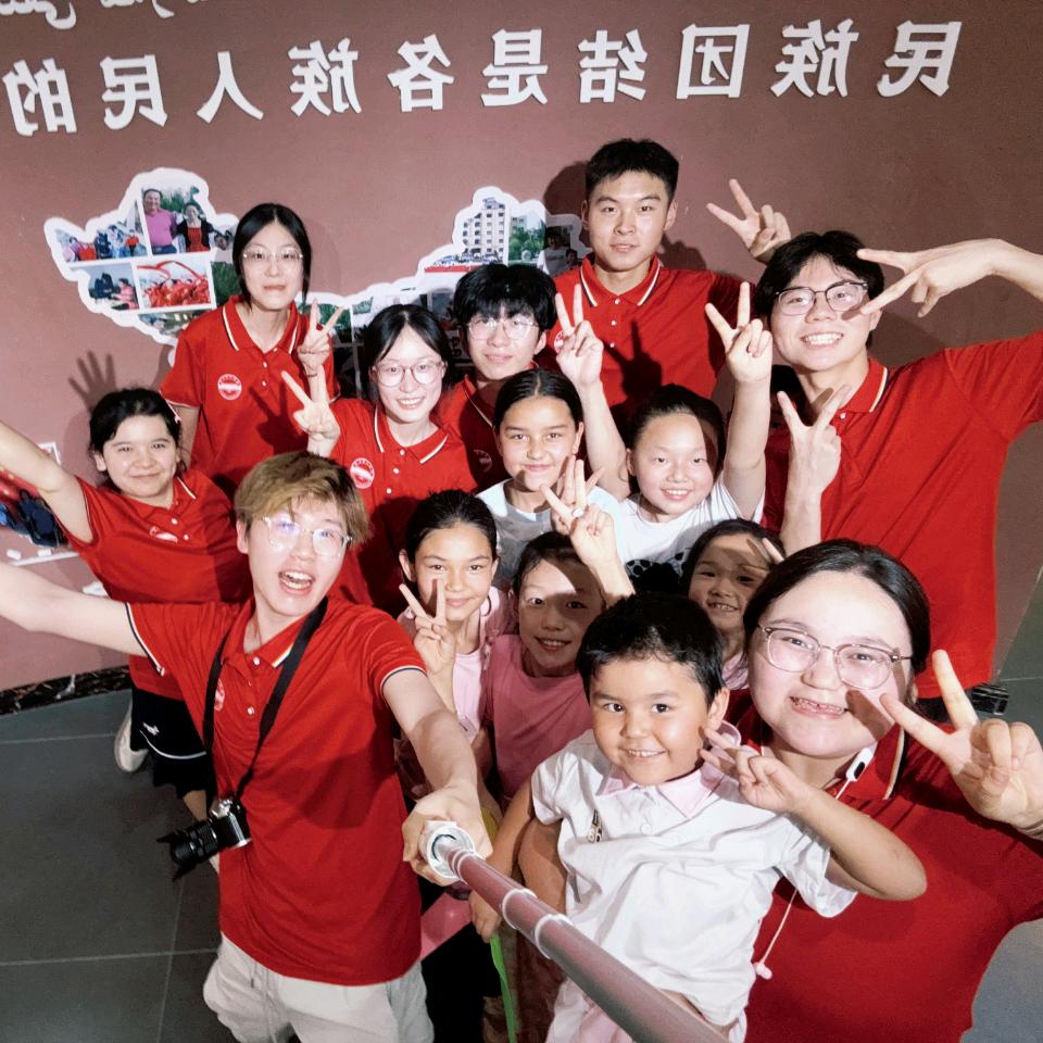 “戍边支教担使命”暑期三下乡实践团