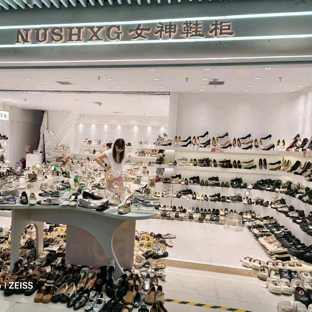 国际商贸城负一楼女神鞋柜鞋店
