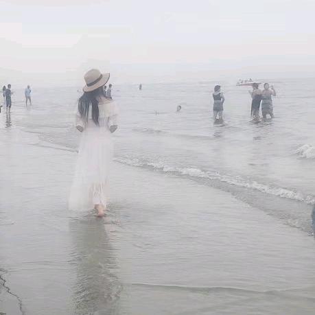 馋嘴小妞