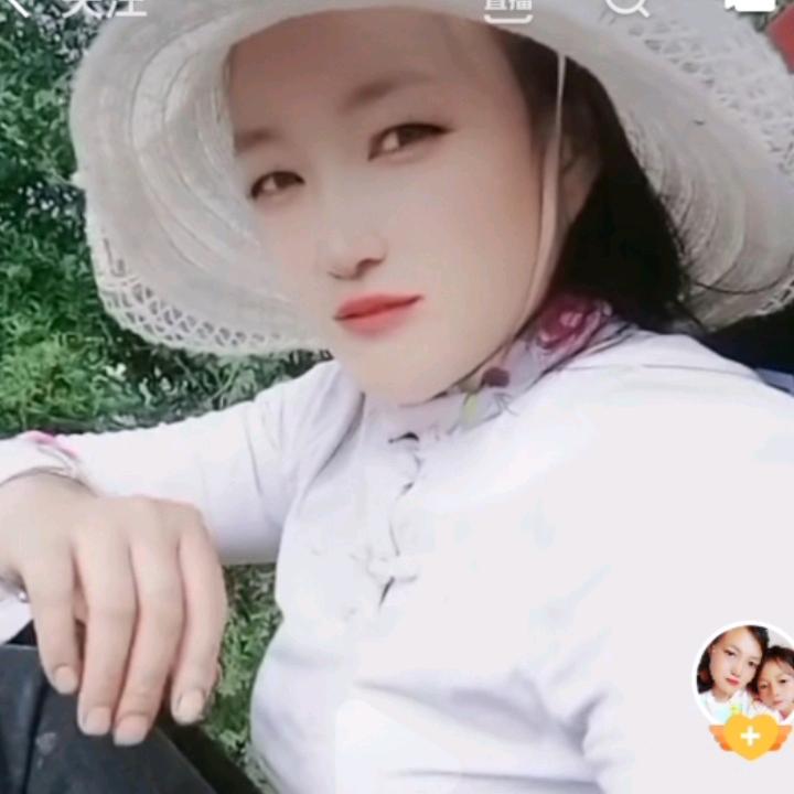 婚姻不幸福。要自己坚强